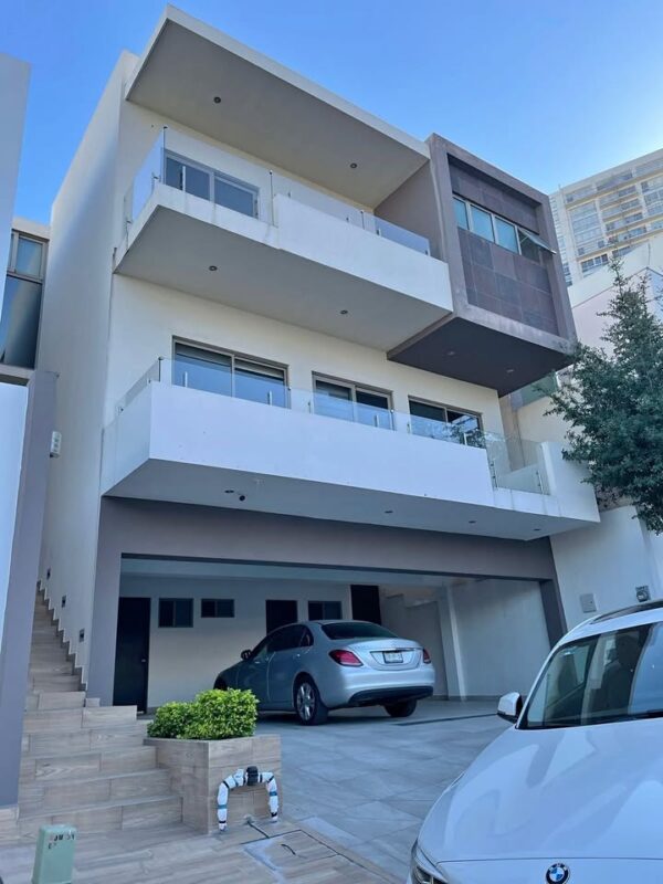 Casa Residencial de 3 Plantas – China, Nuevo León
